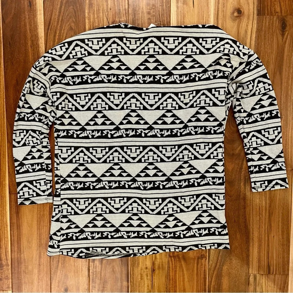 Dainty Hooligan Women’s Up A Notch Aztec White and Black Cardigan Blazer - Picture 4 of 13